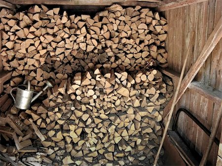 simsearch:400-06797086,k - Stacked chopped firewood  woodpile inside a rural cottage Stock Photo - Budget Royalty-Free & Subscription, Code: 400-04383016