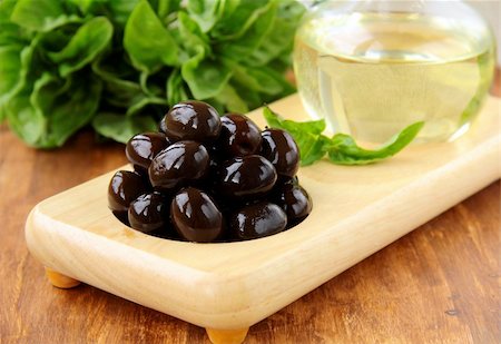 simsearch:400-05666507,k - black olives and a bottle of oil on a wooden stand Stock Photo - Budget Royalty-Free & Subscription, Code: 400-04394171