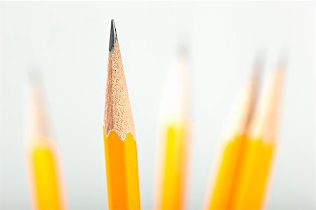 simsearch:400-05294430,k - Several yellow pencils against a white background Foto de stock - Super Valor sin royalties y Suscripción, Código: 400-04394458