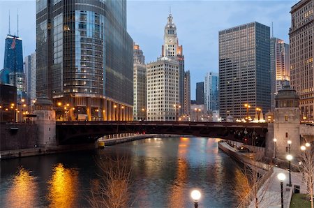 simsearch:400-04719680,k - Image of Chicago downtown riverfront at twilight. Foto de stock - Royalty-Free Super Valor e Assinatura, Número: 400-04395039