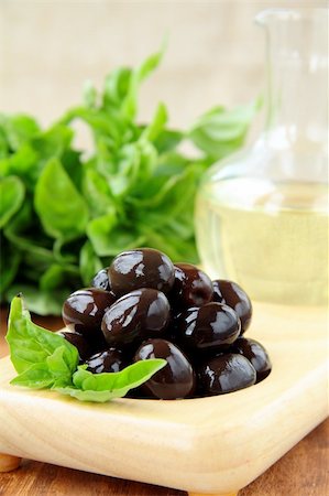 simsearch:400-05666507,k - black olives and a bottle of oil on a wooden stand Stock Photo - Budget Royalty-Free & Subscription, Code: 400-04395724