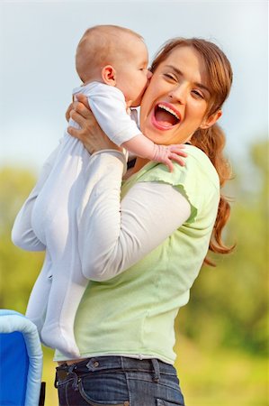 simsearch:400-06086432,k - Baby girl kissing holding her happy mother Stockbilder - Microstock & Abonnement, Bildnummer: 400-04396163