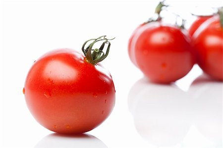 simsearch:400-04753423,k - Red tomatoes on a white background Photographie de stock - Aubaine LD & Abonnement, Code: 400-04396239
