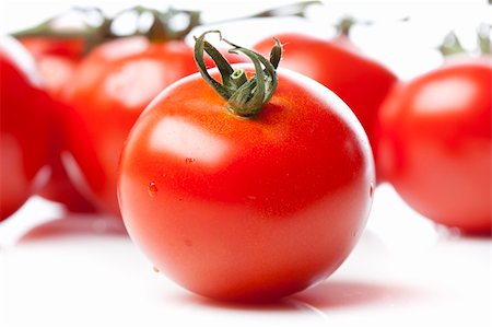 simsearch:400-04753423,k - Red tomatoes on a white background Photographie de stock - Aubaine LD & Abonnement, Code: 400-04396242