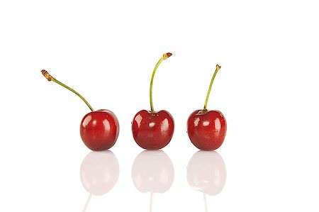 simsearch:693-08127309,k - Sweet red cherries isolated on a white background Foto de stock - Super Valor sin royalties y Suscripción, Código: 400-04397477