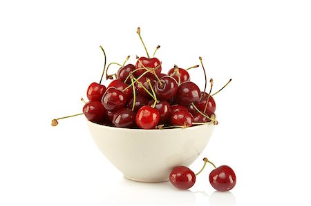 simsearch:400-04266671,k - Sweet red cherries in ceramic bowl isolated on a white background Foto de stock - Super Valor sin royalties y Suscripción, Código: 400-04397480