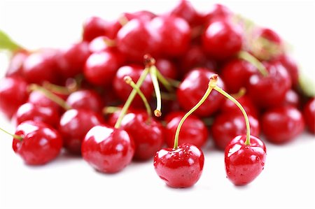 simsearch:400-04763797,k - Fresh cherries on white background Foto de stock - Royalty-Free Super Valor e Assinatura, Número: 400-04398369