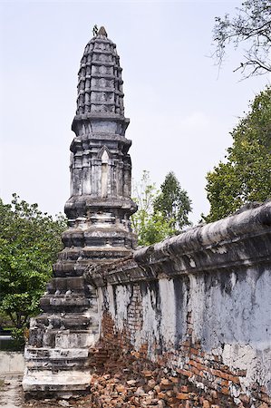 simsearch:400-05924770,k - thai temple and nice blue sky Photographie de stock - Aubaine LD & Abonnement, Code: 400-04398474