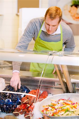 A fresh fish counter and a grocery store Foto de stock - Super Valor sin royalties y Suscripción, Código: 400-04398762