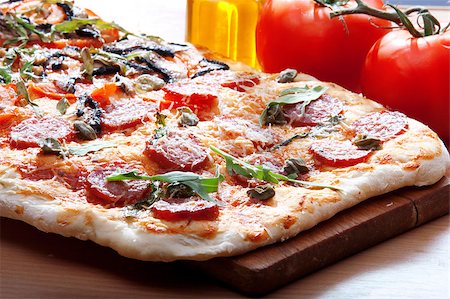 simsearch:400-04539943,k - Pizza with ingredients Stockbilder - Microstock & Abonnement, Bildnummer: 400-04398827