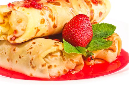 simsearch:400-08071201,k - sweet pancakes with strawberry and mint Photographie de stock - Aubaine LD & Abonnement, Code: 400-04399561