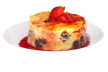 simsearch:400-05347658,k - Cheesecake with fresh strawberries on white plate closeup Photographie de stock - Aubaine LD & Abonnement, Code: 400-04399571