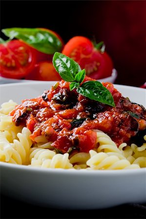 photo of delicious italian pasta with tomato sauce and basil Stockbilder - Microstock & Abonnement, Bildnummer: 400-04390554