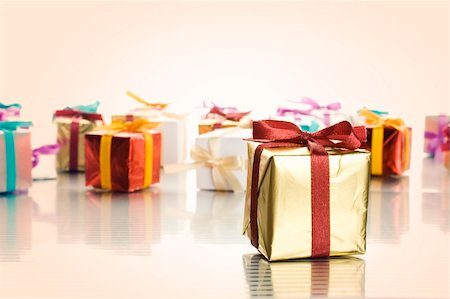 simsearch:400-03975392,k - Lots of colorful gift boxes tied with ribbons. A gift for Christmas, Birthday, Wedding, or Valentine's day Foto de stock - Royalty-Free Super Valor e Assinatura, Número: 400-04392623