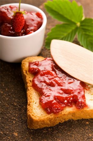 simsearch:400-08504855,k - Wild strawberry jam with toast Stock Photo - Budget Royalty-Free & Subscription, Code: 400-04393169