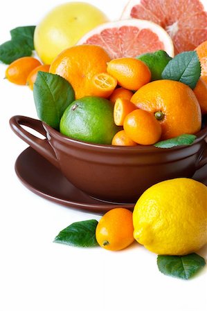 simsearch:400-06098966,k - Colorful citrus fruit in a brown ceramic bowl. Stockbilder - Microstock & Abonnement, Bildnummer: 400-04393666