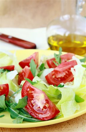simsearch:400-07894253,k - fresh salad with tomato and arugula, olive oil in the background Photographie de stock - Aubaine LD & Abonnement, Code: 400-04393712