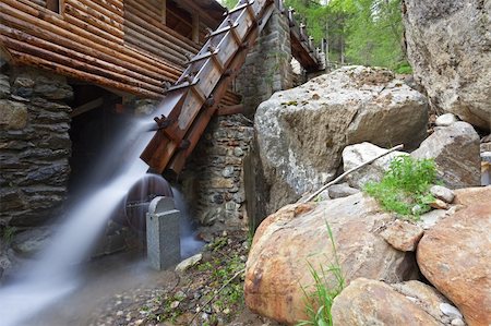 sägewerk - An old sawmill working with a waterwheel Stockbilder - Microstock & Abonnement, Bildnummer: 400-04393749