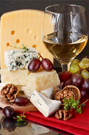 simsearch:400-04184502,k - Assortment of cheese, red and green grapes and nuts. Stock Photo - Budget Royalty-Free & Subscription, Code: 400-04393863