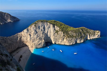 view of the shipwreck on the beach Navagio in Zakynthos, Greece Photographie de stock - Aubaine LD & Abonnement, Code: 400-04404720