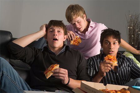 simsearch:400-04405553,k - Teenage Boys Eating Pizza Stock Photo - Budget Royalty-Free & Subscription, Code: 400-04405728