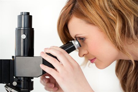 simsearch:400-05670345,k - Blond-haired scientist looking through a microscope in a lab Photographie de stock - Aubaine LD & Abonnement, Code: 400-04405895