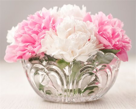 floral patterns peony - Vase of beautiful peony flowers Foto de stock - Super Valor sin royalties y Suscripción, Código: 400-04406237