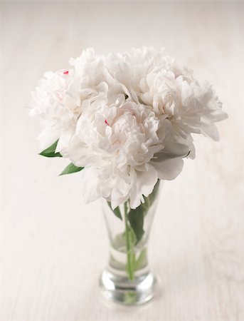 peonies vase - Vase of beautiful peony flowers on wooden background Stock Photo - Budget Royalty-Free & Subscription, Code: 400-04406239