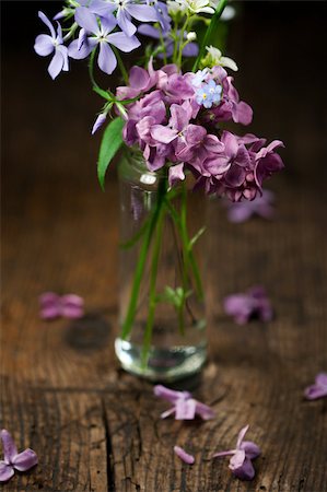 simsearch:400-04406240,k - Beautiful spring flowers in a vase on wooden background Stock Photo - Budget Royalty-Free & Subscription, Code: 400-04406243