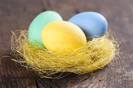 simsearch:400-07422530,k - Colorful easter eggs in nest on wooden background Fotografie stock - Microstock e Abbonamento, Codice: 400-04406608