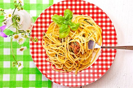 spaghetti pesto - Spaghetti with pesto, made from dried tomatoes, Grana, pecorino, arugula, basil, pine nuts and garlic Stock Photo - Budget Royalty-Free & Subscription, Code: 400-04407545