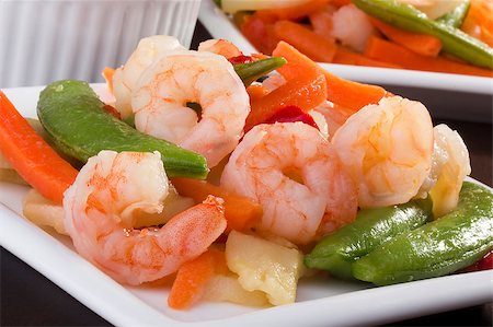 simsearch:400-05745083,k - Close-up photograph of a shrimp salad on a white plate. Fotografie stock - Microstock e Abbonamento, Codice: 400-04407588