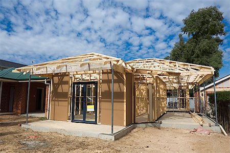 simsearch:400-06173250,k - New residential construction home framing against a blue sky. Foto de stock - Royalty-Free Super Valor e Assinatura, Número: 400-04408669