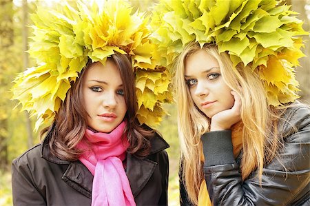 diadème - Two beautiful girls in the wreath from leaves Stock Photo - Budget Royalty-Free & Subscription, Code: 400-04408821