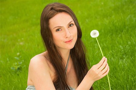 fun park mouth - Girl with dandelion on the green field Stock Photo - Budget Royalty-Free & Subscription, Code: 400-04400240