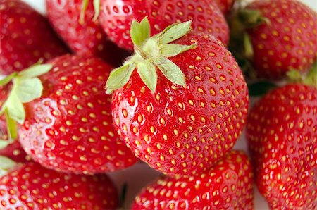 simsearch:400-06101333,k - bunch of fresh strawberries Stock Photo - Budget Royalty-Free & Subscription, Code: 400-04400435