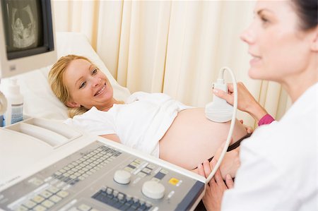 pregnant scan - Pregnant woman getting ultrasound from doctor Foto de stock - Super Valor sin royalties y Suscripción, Código: 400-04400689