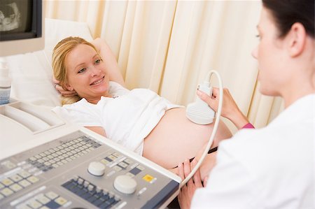pregnant scan - Pregnant woman getting ultrasound from doctor Foto de stock - Super Valor sin royalties y Suscripción, Código: 400-04400690