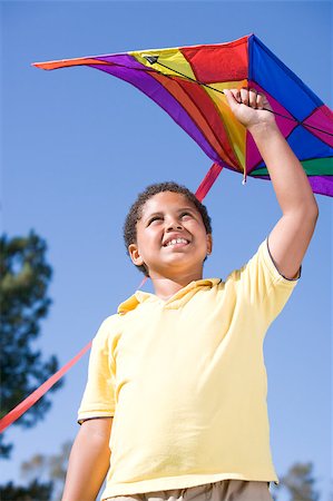 Young boy with kite outdoors smiling Photographie de stock - Aubaine LD & Abonnement, Code: 400-04401913