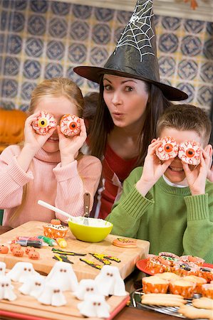 parents and children and cupcakes - Mother and two children at Halloween playing with treats and smi Stock Photo - Budget Royalty-Free & Subscription, Code: 400-04402175