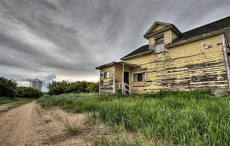 decrepit barns - Abandoned Farm with storm clouds in the Canadian Prairie Stock Photo - Budget Royalty-Free & Subscription, Code: 400-04402391