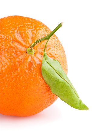 simsearch:400-04502584,k - Ripe tangerine with leaf isolated on white background Foto de stock - Super Valor sin royalties y Suscripción, Código: 400-04402658
