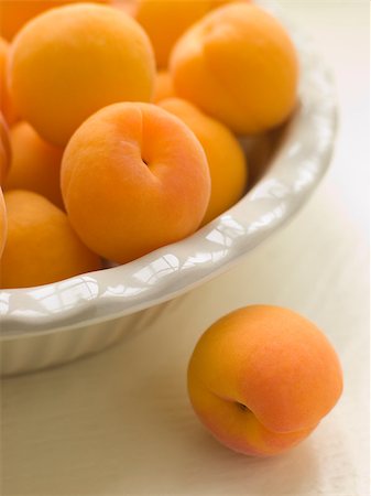 simsearch:400-04403904,k - Bowl Of Apricots Stockbilder - Microstock & Abonnement, Bildnummer: 400-04403914