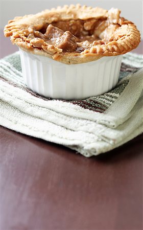 simsearch:400-07625362,k - Vertical image of beef pot pie with extra copyspace Stock Photo - Budget Royalty-Free & Subscription, Code: 400-04414131