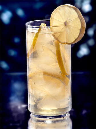 simsearch:400-04392468,k - lemonade- highball style Photographie de stock - Aubaine LD & Abonnement, Code: 400-04414207