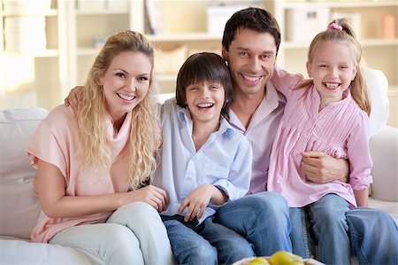 simsearch:400-07715953,k - Laughing families with children at home Stock Photo - Budget Royalty-Free & Subscription, Code: 400-04414311