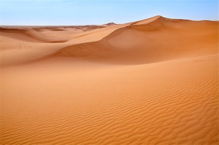 simsearch:400-04173967,k - Beautiful sand dunes in Sahara desert in Morocco. Horizontal shot. Fotografie stock - Microstock e Abbonamento, Codice: 400-04414444