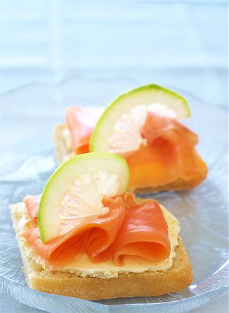 fresh blue fish - Smoked salmon and cream cheese on white bread with slice of lemon Stock Photo - Budget Royalty-Free & Subscription, Code: 400-04414705