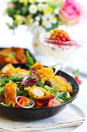 Big gourmet salad with mixed vegetable and  curry chicken stripes Photographie de stock - Aubaine LD & Abonnement, Code: 400-04415228
