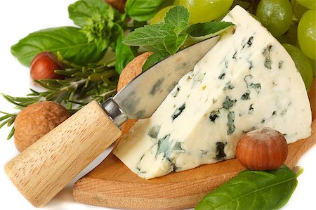 simsearch:825-02307375,k - Delicious blue cheese with knife, nuts and spices herbs. Photographie de stock - Aubaine LD & Abonnement, Code: 400-04415342